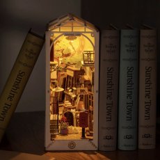 画像1: 【Rolife】サンシャインタウン　Book Nook　ブックヌーク　ウッドパズル　ミニチュア　ブックエンド 　DIY  (1)