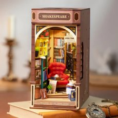 画像1: 【Rolife】パリのコーナー書店　Book Nook　ブックヌーク　ウッドパズル　ミニチュア　ブックエンド 　DIY  (1)