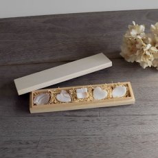 画像2: 【Pearl Collection】箸置き　５個セット　シェル　花びら　ハート　市松　木箱入り (2)