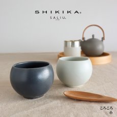 画像1: 【SHIKIKA】ころころ 小   130ml　 まあるい湯のみ　白　墨　 しきか　LOLO 陶器 日本製  (1)