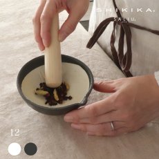 画像1: 【SHIKIKA】片口すり鉢　12　φ12cm　白唐津　黒唐津　美濃焼　陶器　日本製　SALIU　LOLO　 (1)